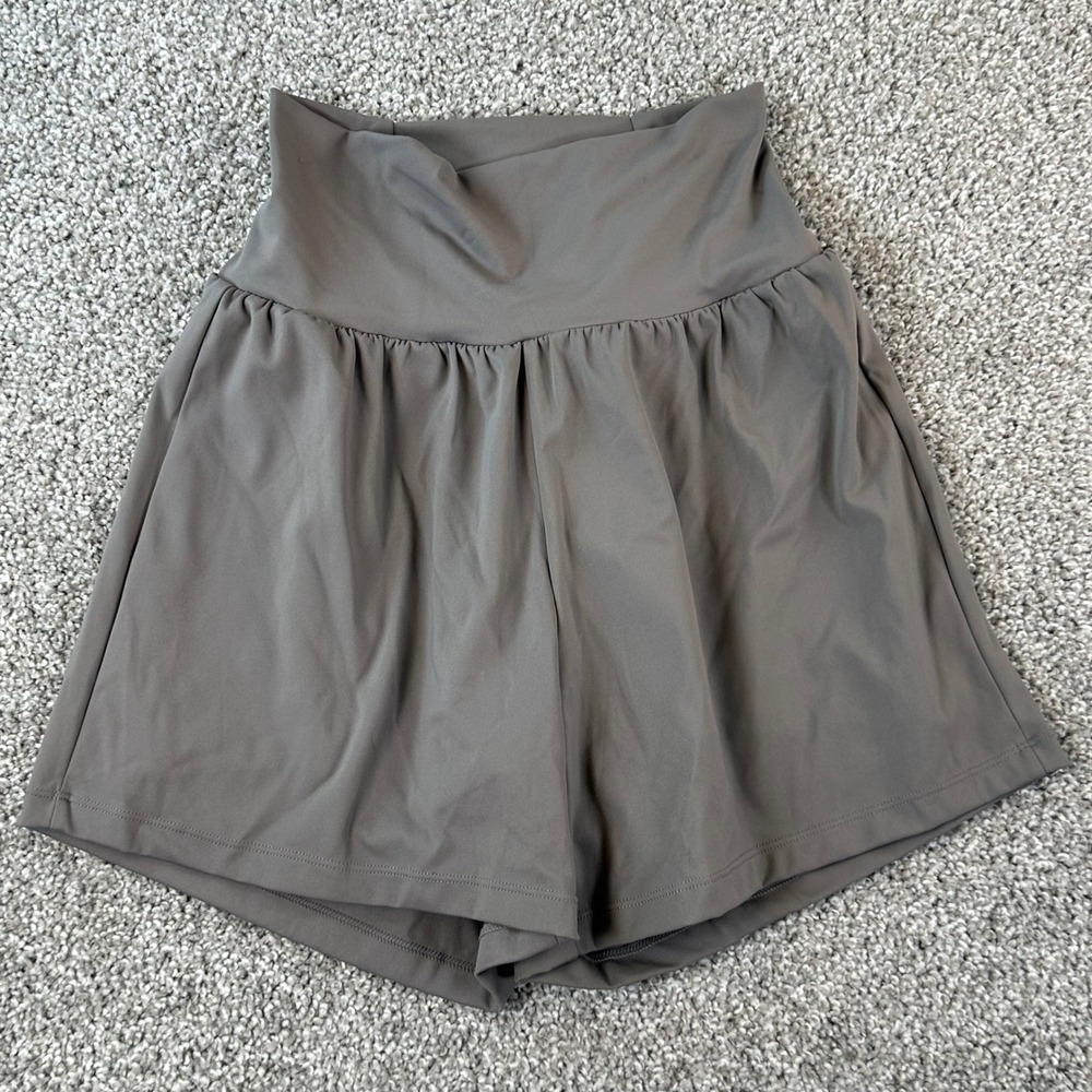 Halara High Waisted Crossover Flowy Active Shorts Gray Brown Small Long NWT